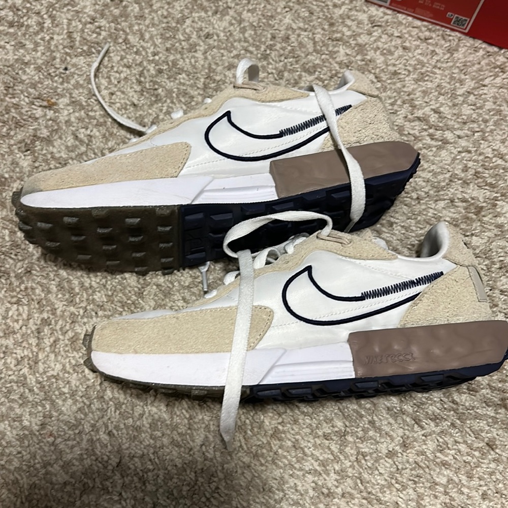Excellent condition. Nike Sz 8 Fontanka Waffle sneaker